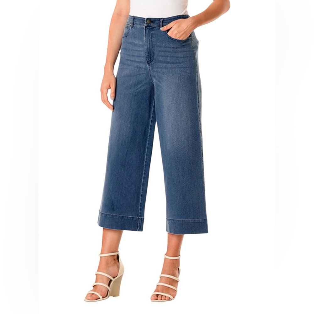 Chaps•Wide Leg Mid Rise Cropped Jeans